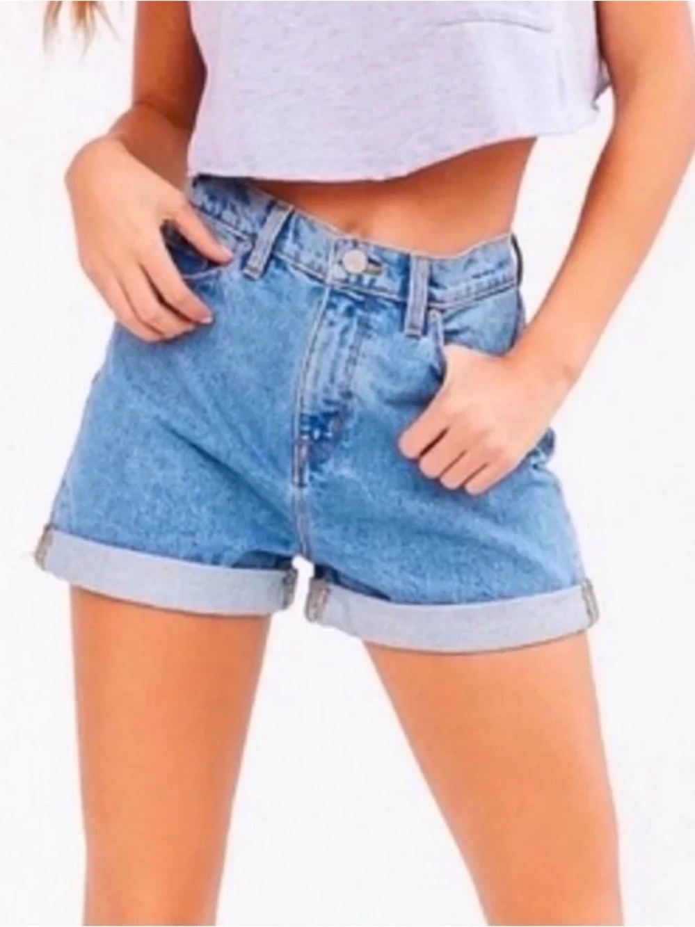 BDG Mom High Rise Rolled
Jean Shorts Blue